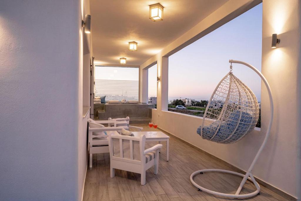 Makrilis Vila *